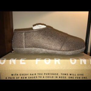 Toms Men’s Brown Wool Slippers. Size 10. NEW
